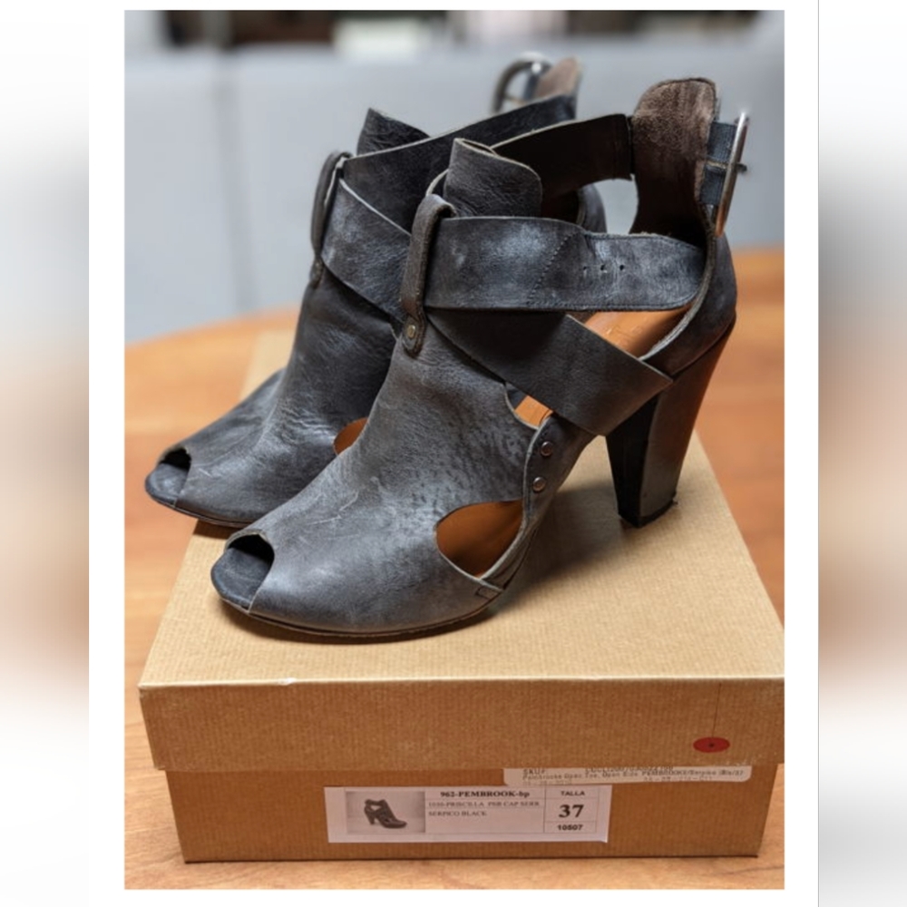 DONATED! Coclico Pembrook heeled sandals